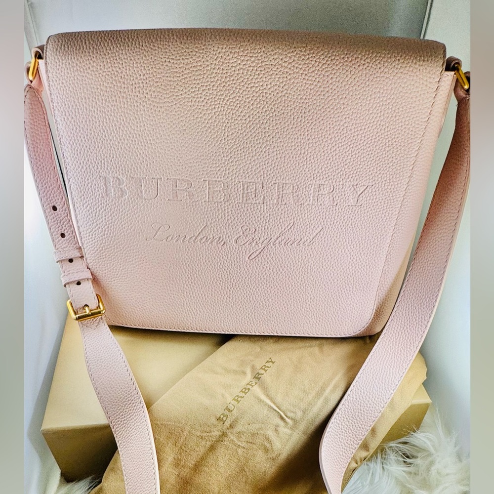 Authentic BURBERRY Messanger Bag H17cm x W25 cm x D9 cm in Pink Barely Worn..